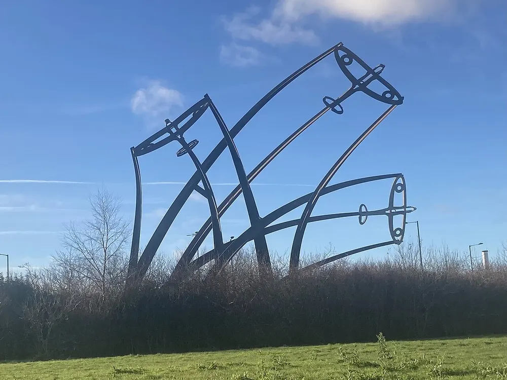 Sentinel (sculpture), the local landmark of B35