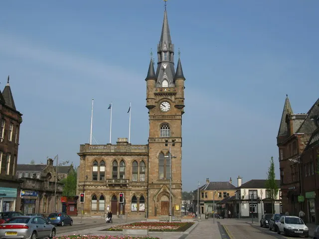 Renfrew Town Hall, the local landmark of PA4