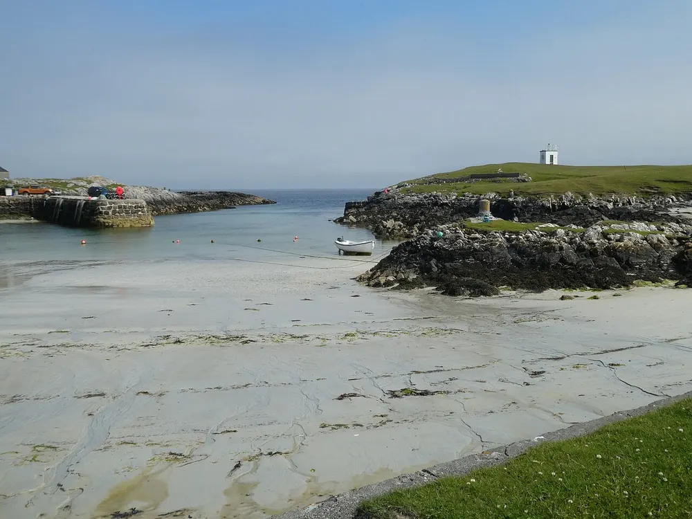 Scarinish, the local landmark of PA77